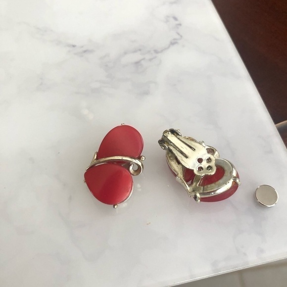 Vintage Red Clip On Earrings - Picture 2 of 3